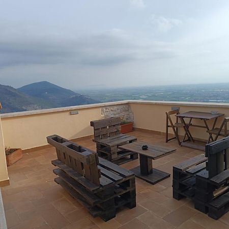 La Rupe Bed And Breakfast Norma Quarto foto
