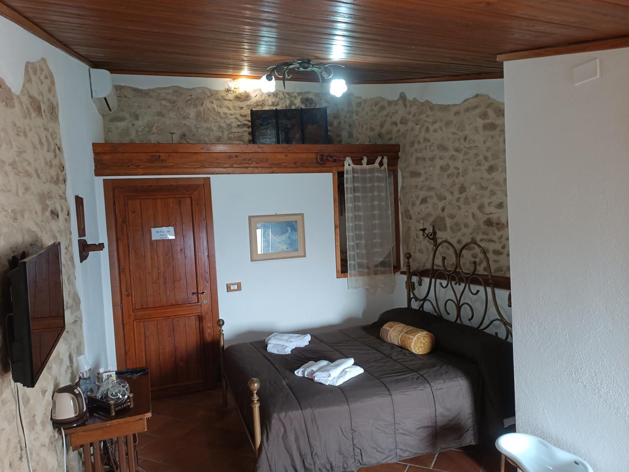 La Rupe Bed And Breakfast Norma Quarto foto