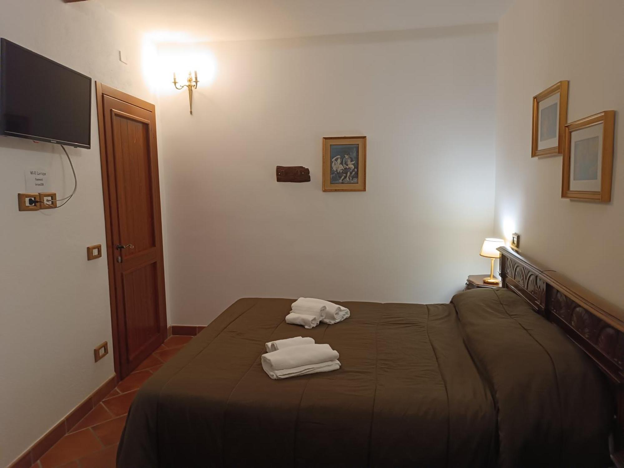La Rupe Bed And Breakfast Norma Quarto foto