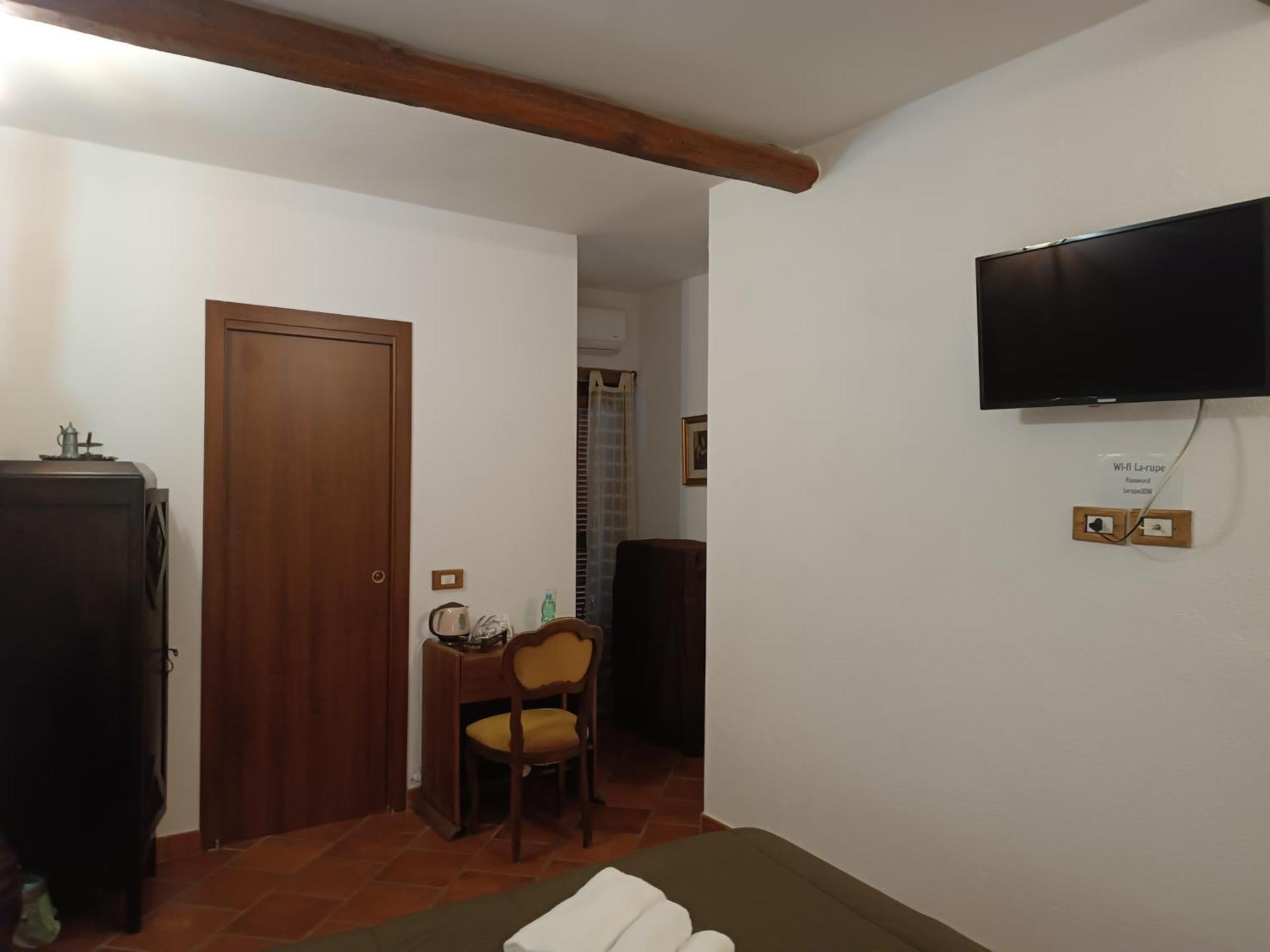 La Rupe Bed And Breakfast Norma Quarto foto