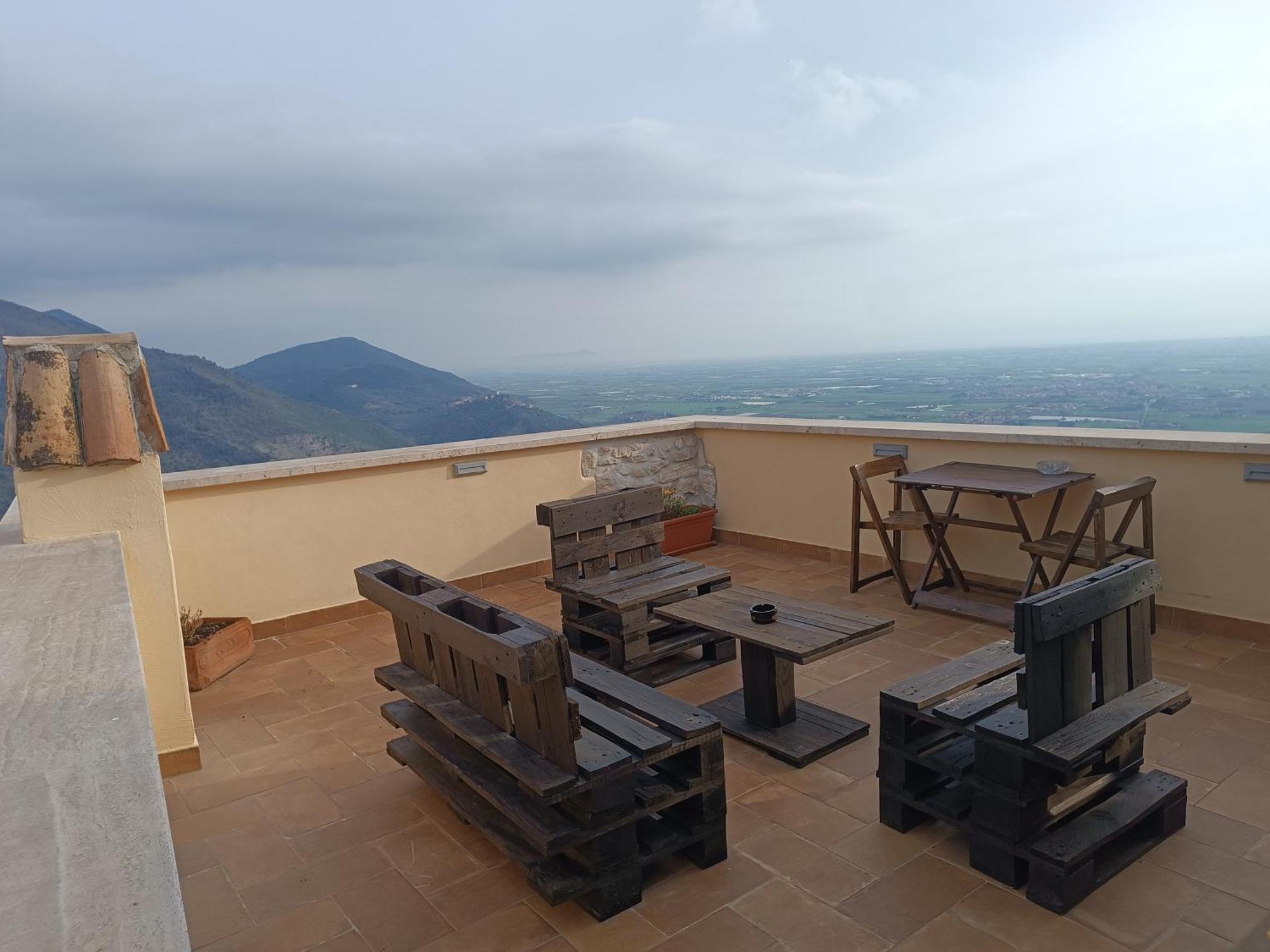La Rupe Bed And Breakfast Norma Quarto foto